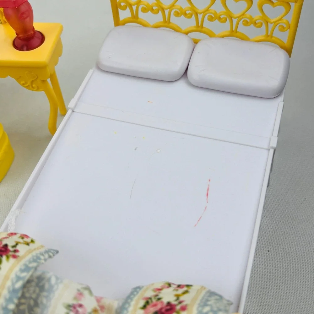 Caring Corners Dollhouse Furniture Lot Bed Vanity Bench Food Caring Corners